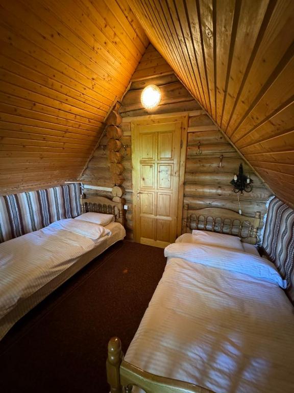 Postel nebo postele na pokoji v ubytování Ялинка