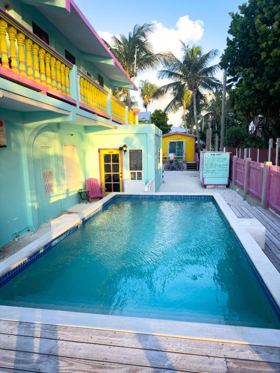 Piscina en o cerca de Barefoot Beach Belize