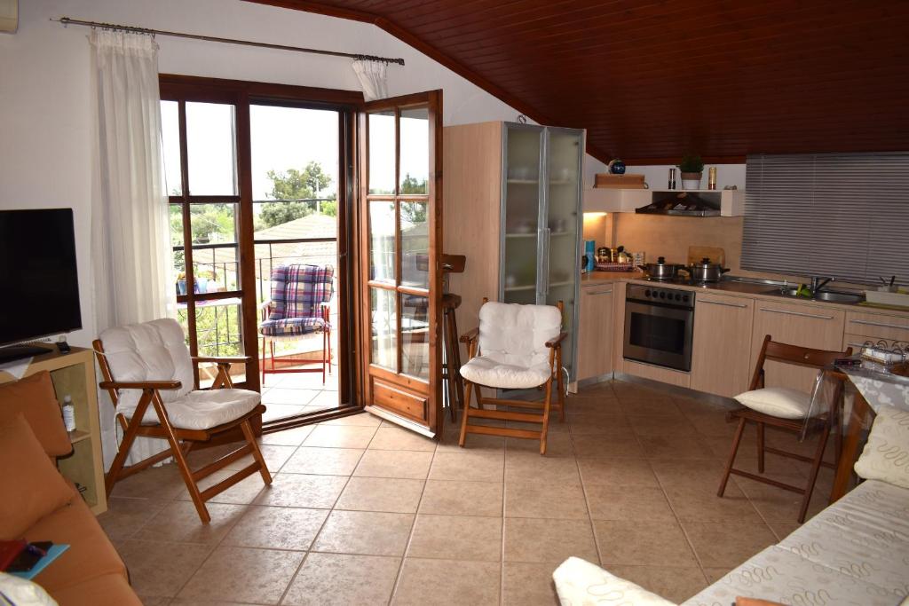 Kuchyň nebo kuchyňský kout v ubytování Kallikratia Holiday Flat 1