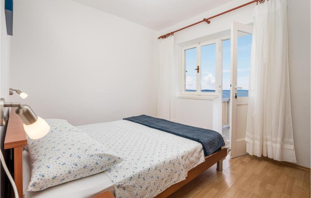 Posteľ alebo postele v izbe v ubytovaní Holiday Home Starigrad Kod Senja, Obala Cr
