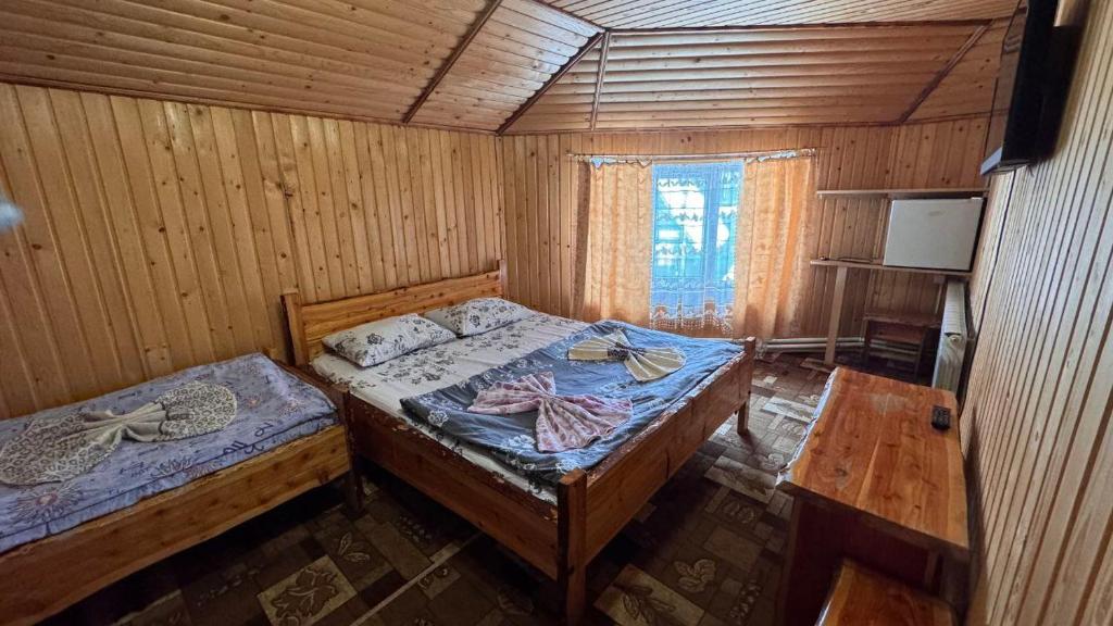Postel nebo postele na pokoji v ubytování Ялинка