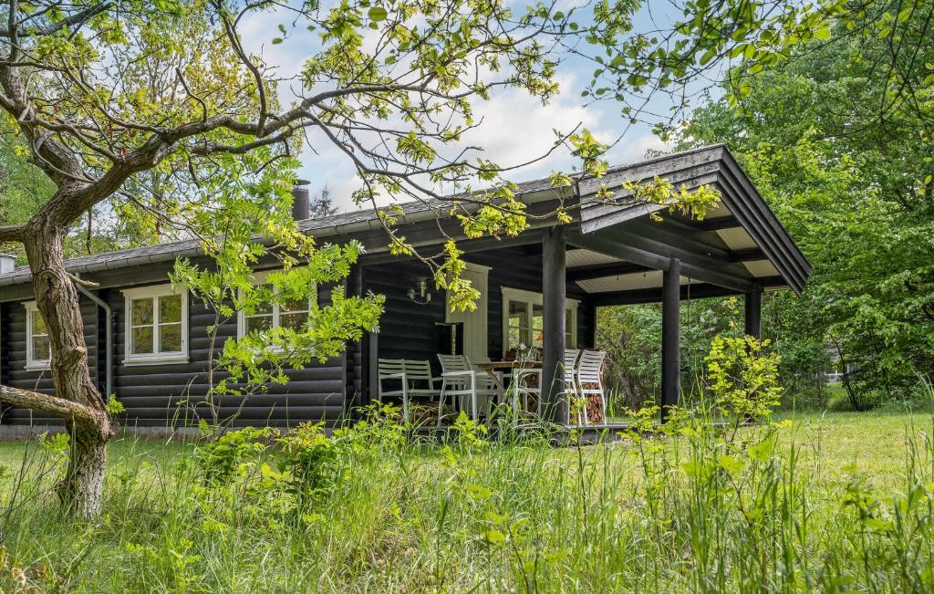 3 Bedroom Cozy Home In Frederiksværk - Maison De Vacances De Trois Chambres
