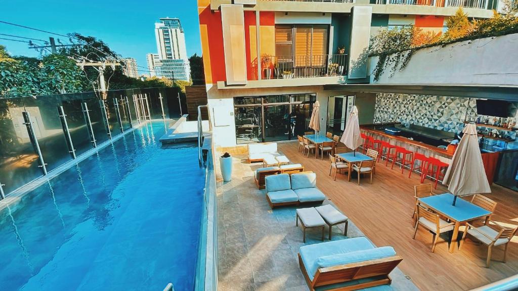 Piscina de la sau aproape de Apartamento en Centro de la Ciudad de Guatemala Zona 10 Edificio EON