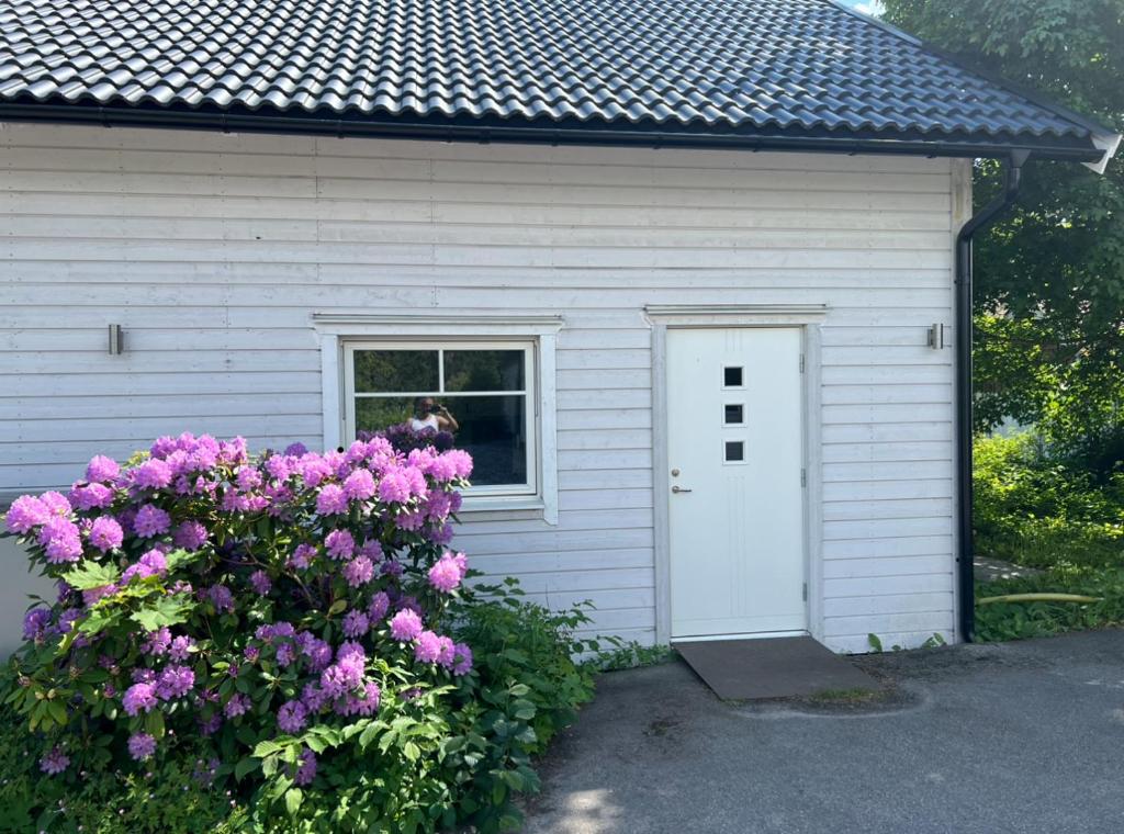Zahrada ubytování Egen lägenhet i charmig miljö i Linköping V