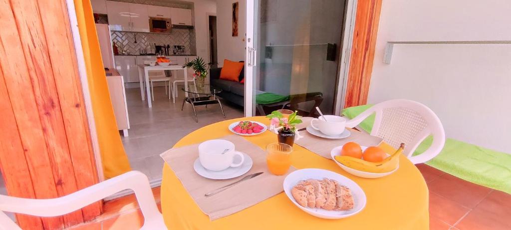 Aida - Apartamento con vistas al jardín junto a la playa - Apartamento De Dos Dormitorios