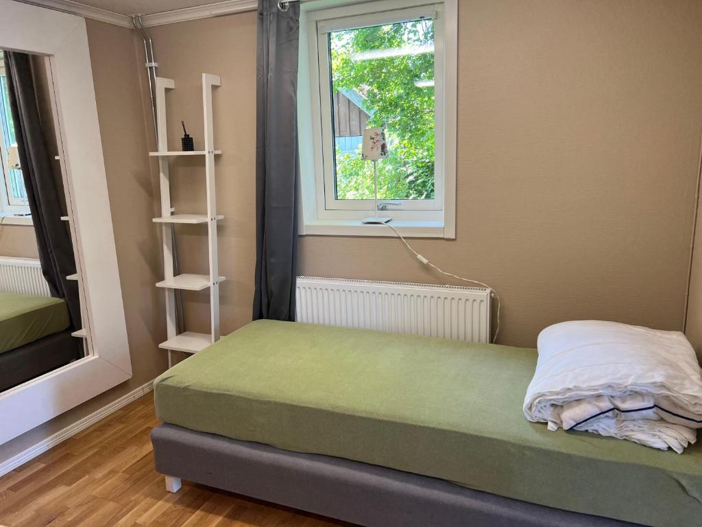 Postel nebo postele na pokoji v ubytování Egen lägenhet i charmig miljö i Linköping V