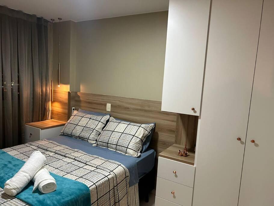 En eller flere senge i et værelse på O melhor! Ap Luxo em shopping