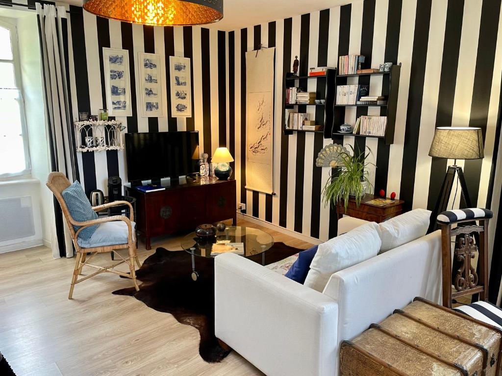 TV a/nebo společenská místnost v ubytování Chambres De St Michel