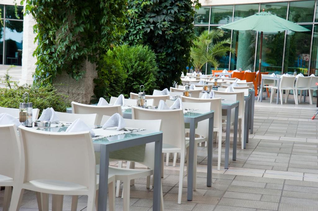 Restaurace v ubytování Jeravi Club Hotel - All Inclusive