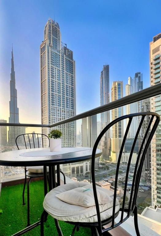 Stunning Burj and Fountain View - 2BR