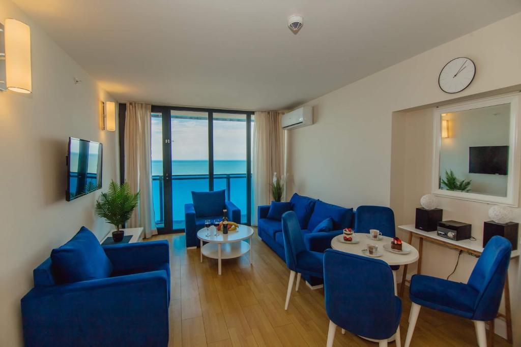 ORBi City Aparthotel & center sea view