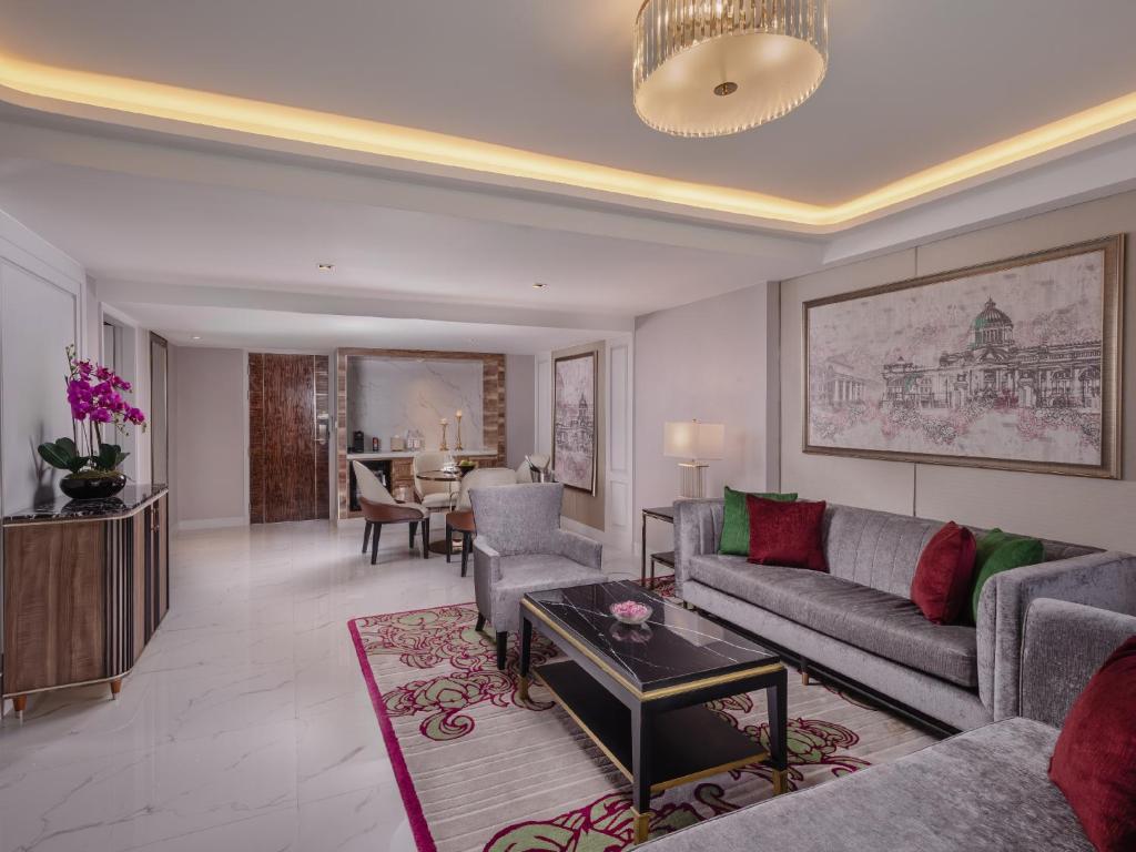 Aira Hotel Bangkok Sukhumvit 11 photo