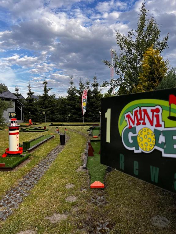 Fotografie z fotogalerie ubytování Domki Kapitańskie z prywatnym polem do gry w Mini Golf v destinaci Rewal