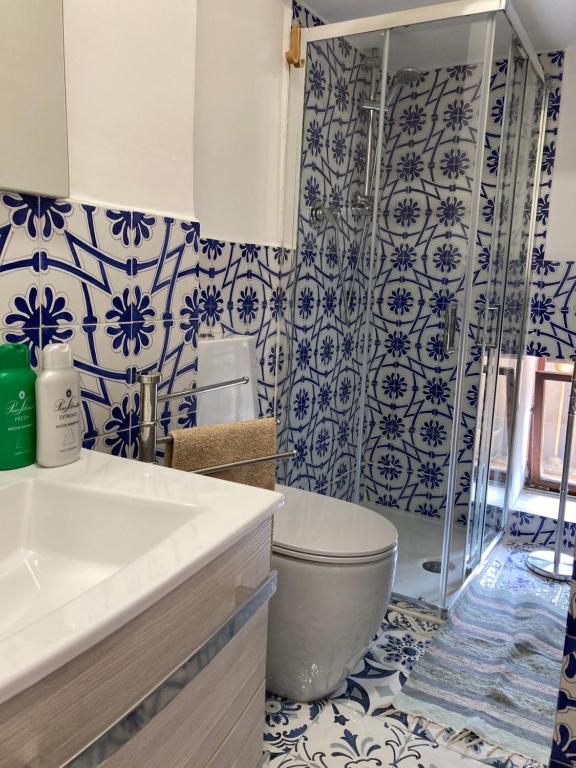 Łazienka w obiekcie casa vacanza brezza di maestrale