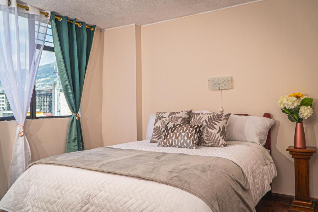 Postel nebo postele na pokoji v ubytování UKUKU Hostel