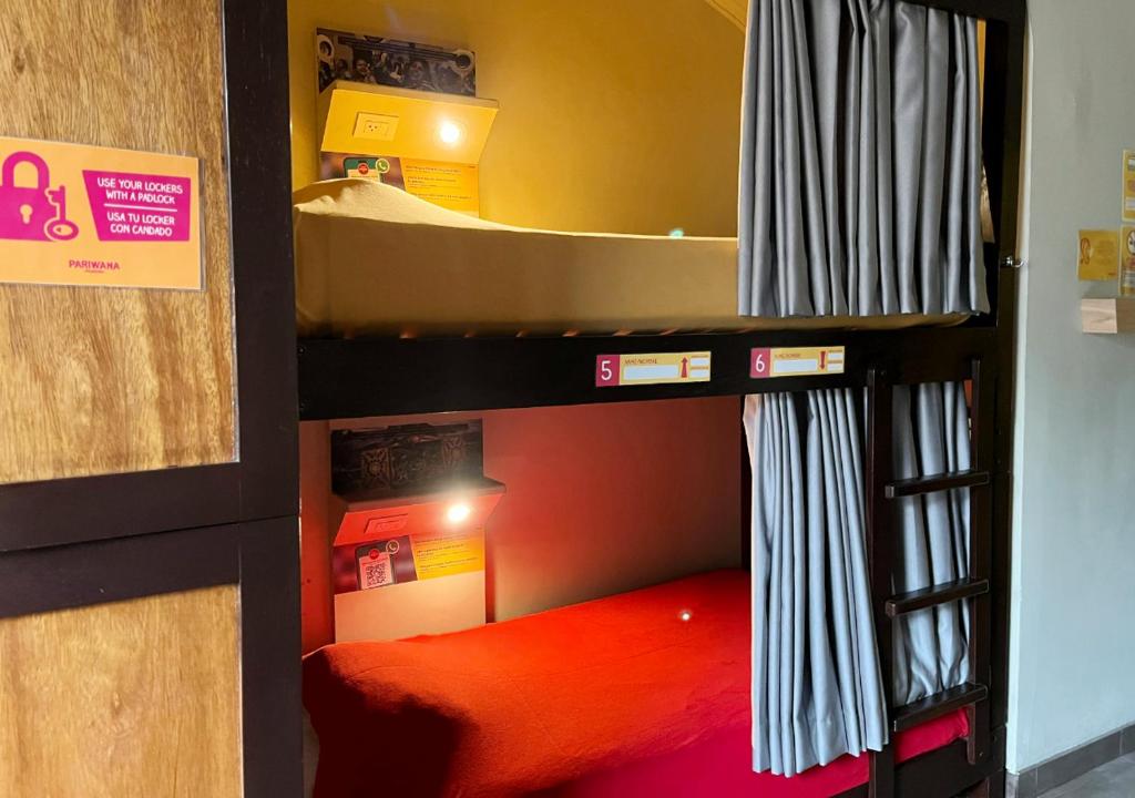 Postel nebo postele na pokoji v ubytování Pariwana Hostel Lima