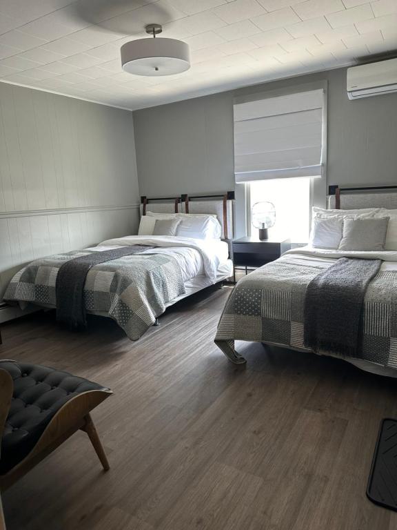 Postel nebo postele na pokoji v ubytování Auberge des Cantons