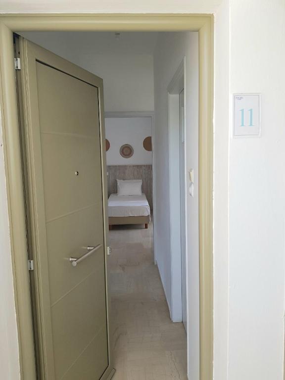 Postel nebo postele na pokoji v ubytování Yialos Studios