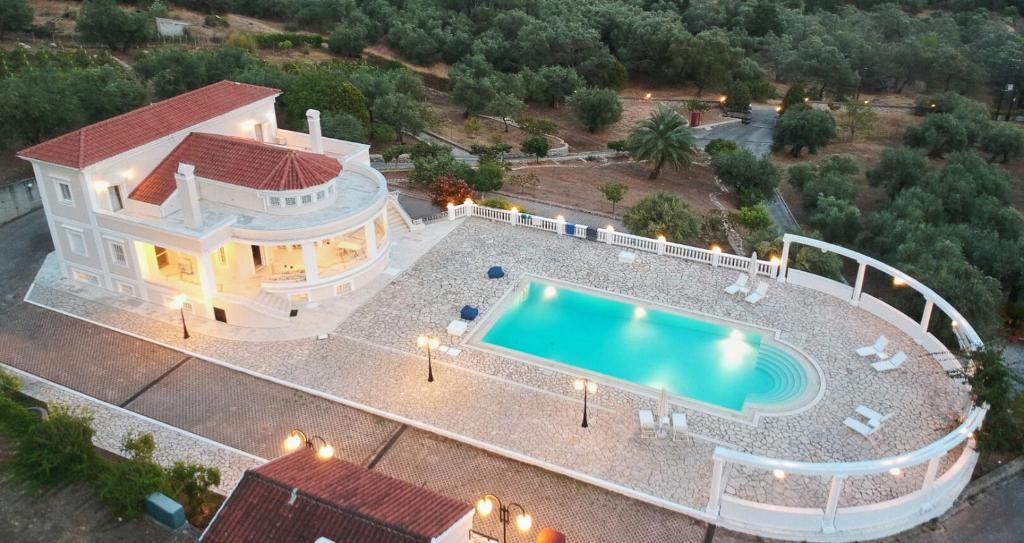 Bazén v ubytovaní Cecilia Exclusive Villa Corfu alebo v jeho blízkosti