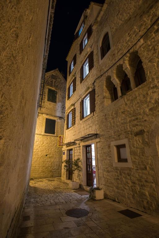 Budova, v ktorej sa apartmán nachádza