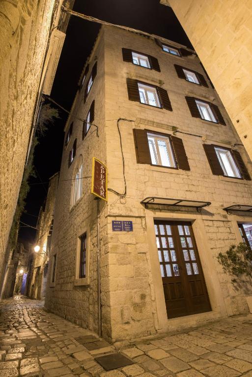 Budova, v ktorej sa apartmán nachádza