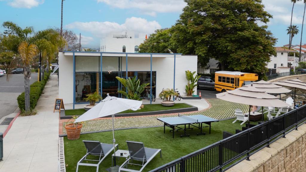 ITH Santa Barbara Surf Hostel photo