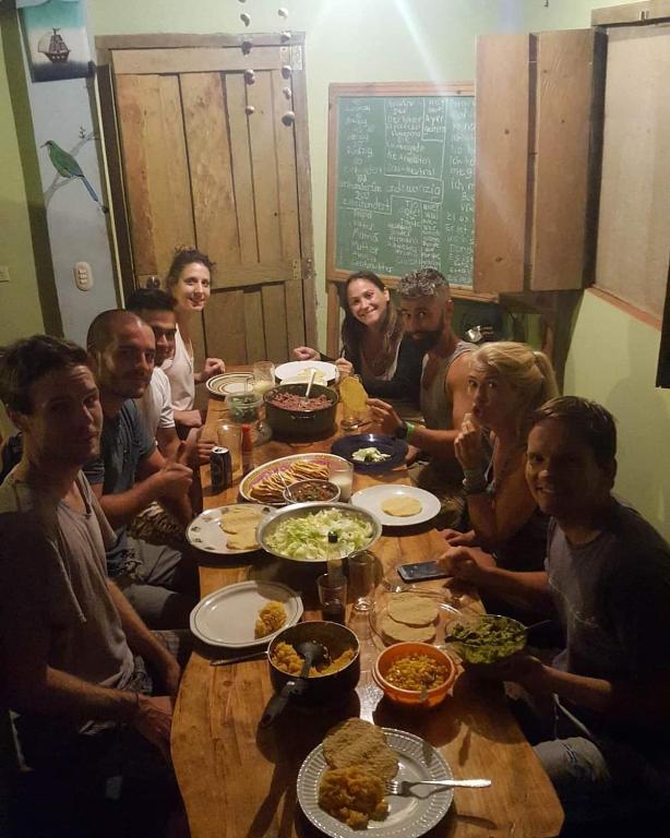 Nápoje v ubytování Hostal Azul del Lago