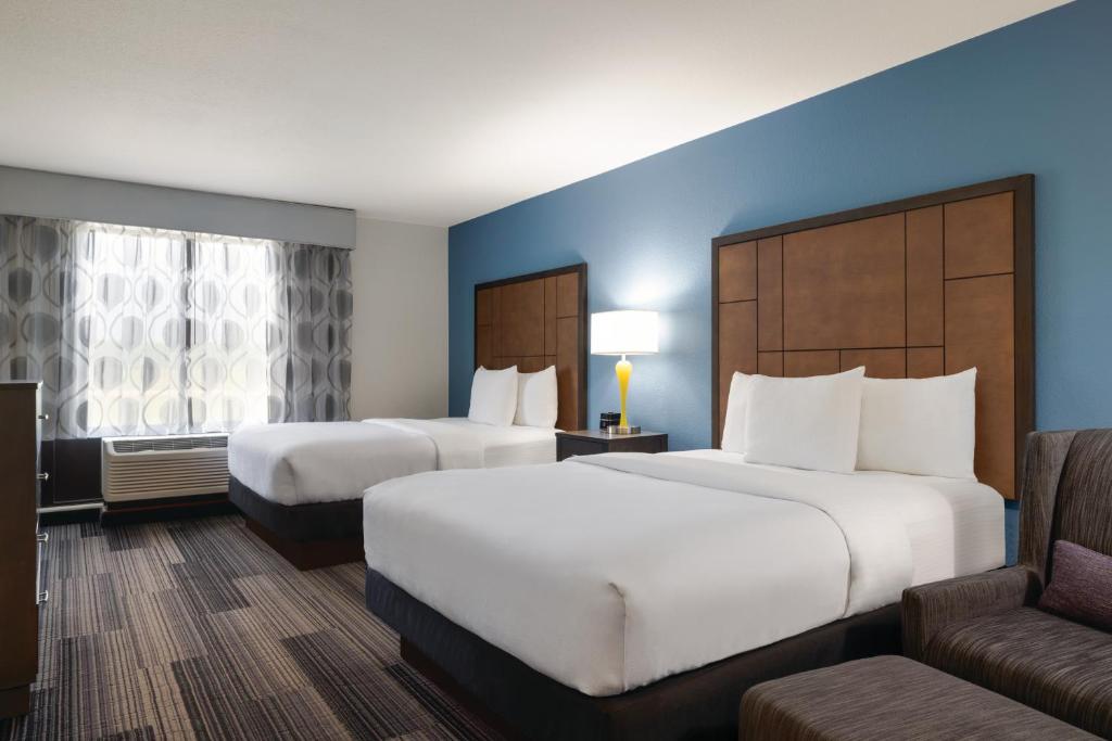La Quinta Inn & Suites by Wyndham Springfield Airport Rte 66 - Habitación Deluxe Con Dos Camas Queen