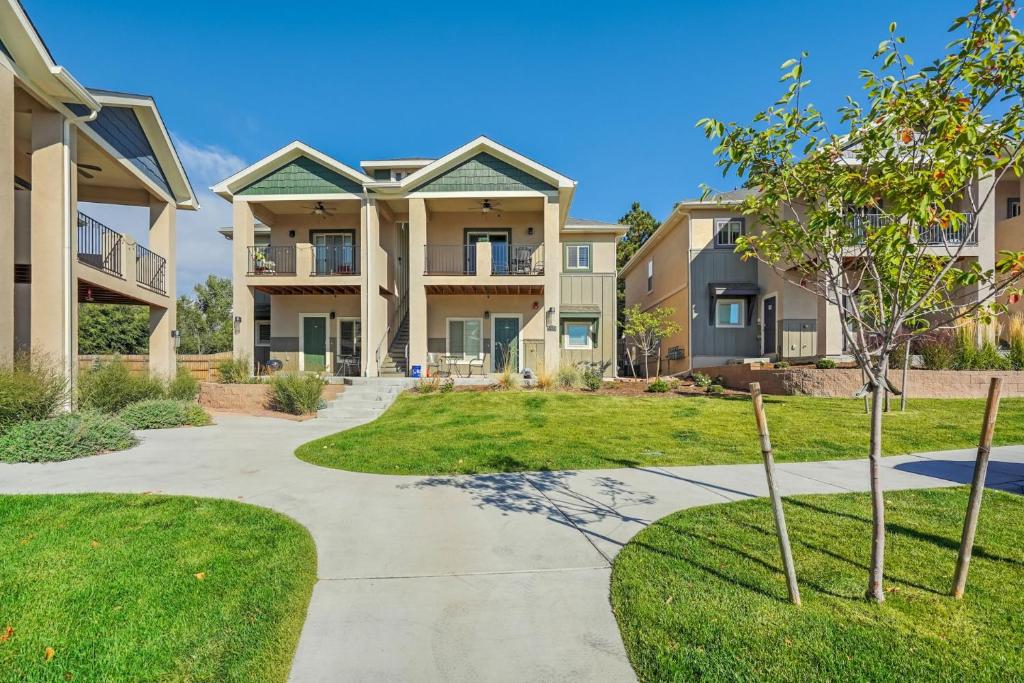 Κήπος έξω από το New Lower Unit Condo-Pet Friendly-North CS-USAFA