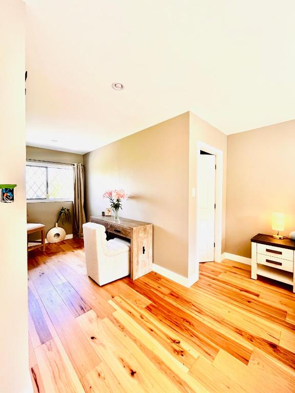 Oceanside Manor - Fancy Room - Golf course & Beach View的休息区