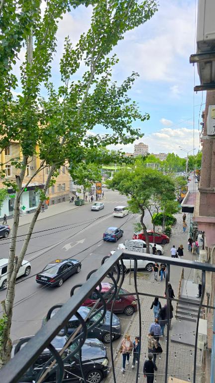 فضای داخلی Прекрасная 4-ех комнатная квартира в самом центре در ایروان - تصویر ۳