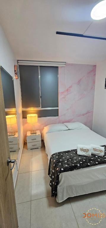 Postel nebo postele na pokoji v ubytování Valparaíso Premier Loft Con Piscina