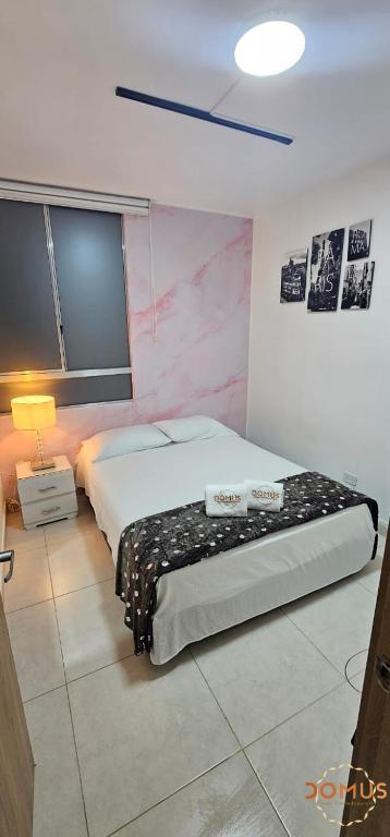 Postel nebo postele na pokoji v ubytování Valparaíso Premier Loft Con Piscina