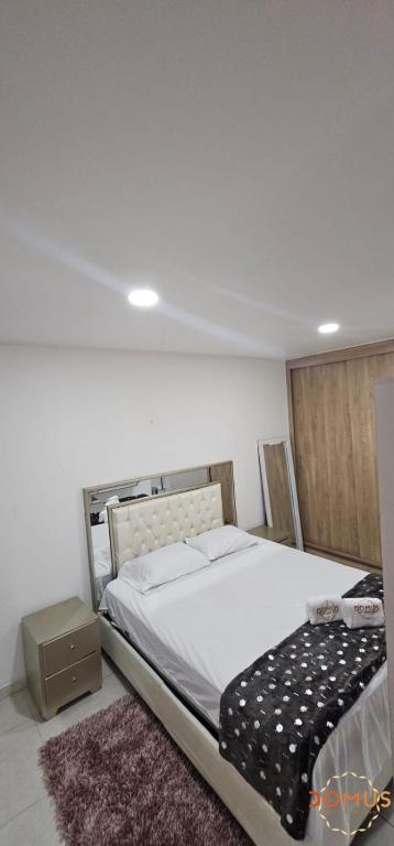 Postel nebo postele na pokoji v ubytování Valparaíso Premier Loft Con Piscina