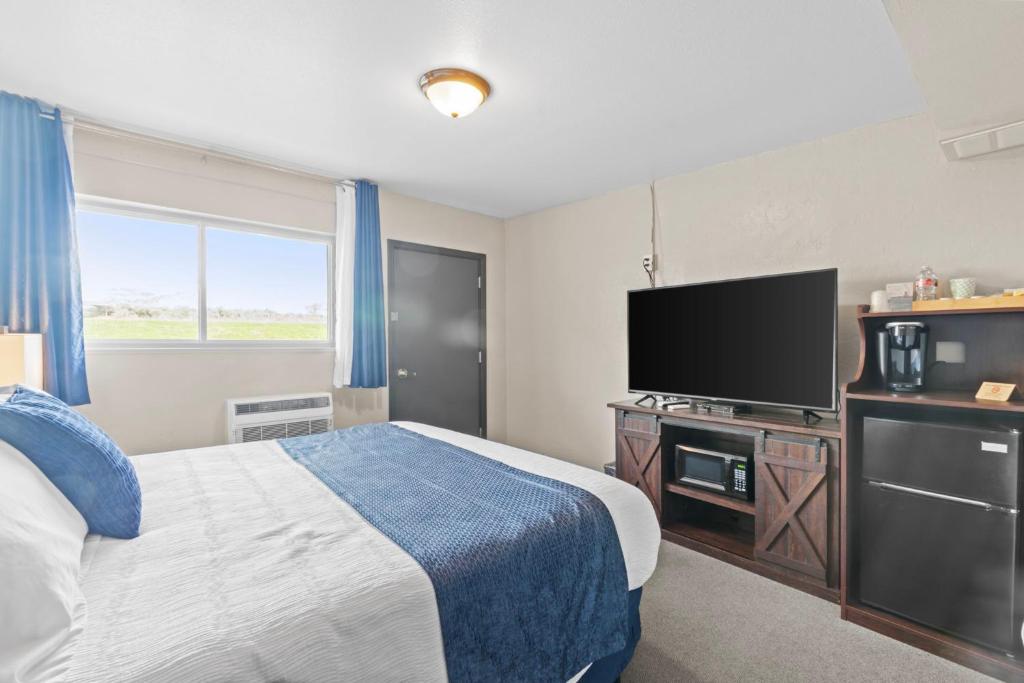 Lost Trail Resort - Riverside Rooms - Near Hot Pools - Suite Deluxe Con Cama Extragrande