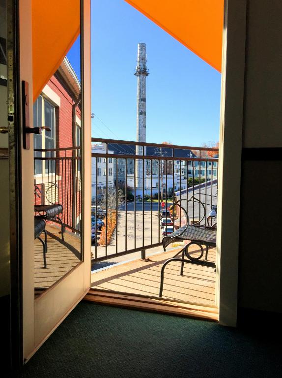 Camden Riverhouse Hotel and Inn photo