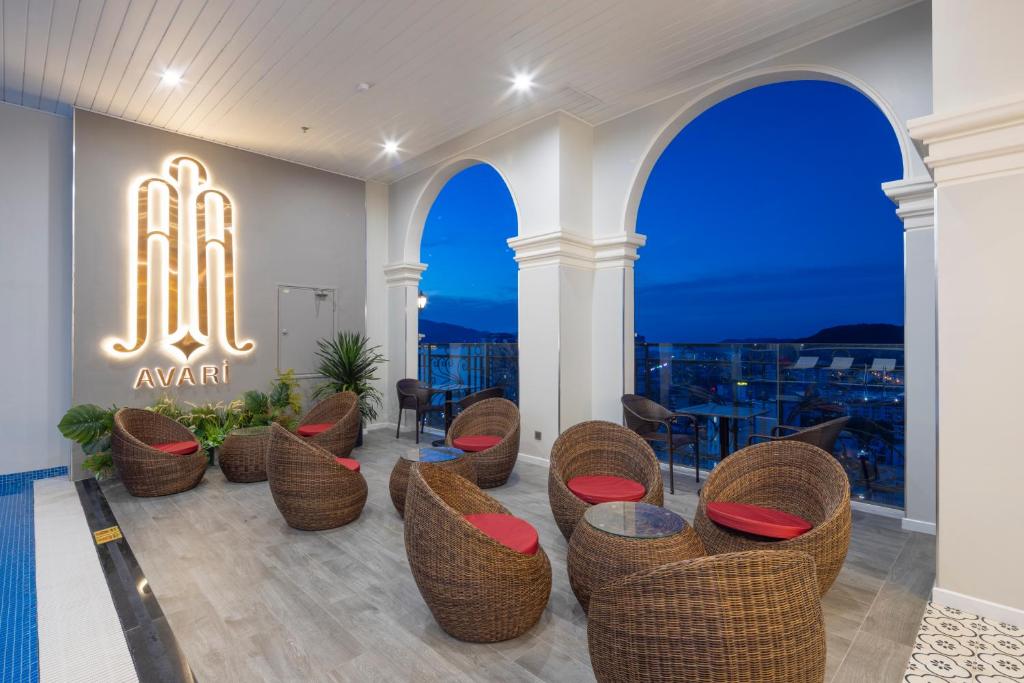 Khu vực ghế ngồi tại Avari Hotel