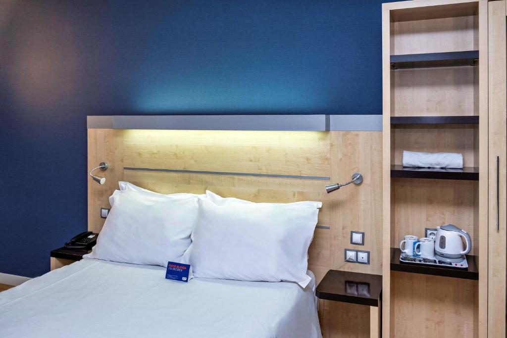 Postel nebo postele na pokoji v ubytování Holiday Inn Express Málaga Airport by IHG