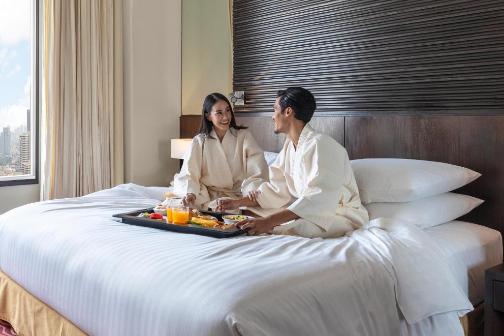 
King Studio with City View, with Bathtub
