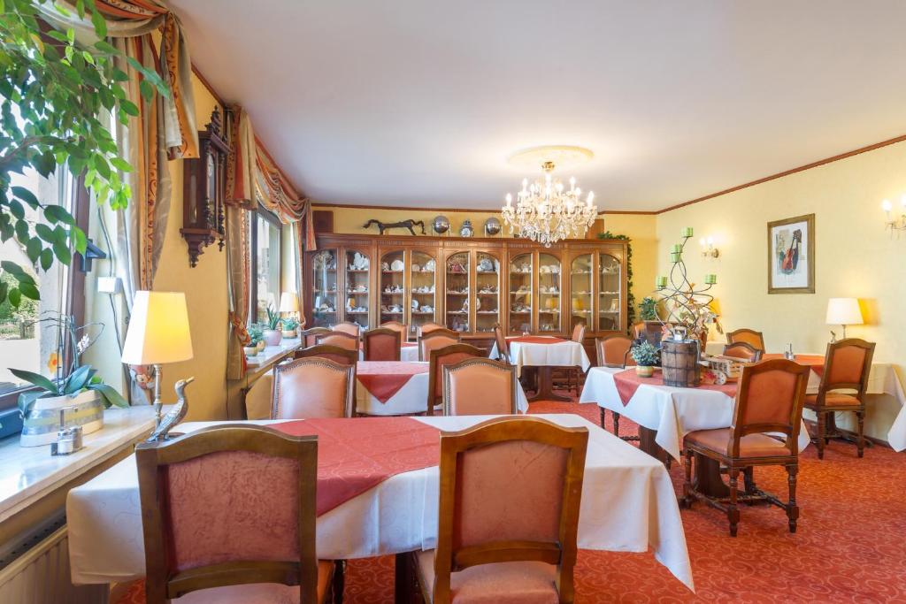 Posezení v ubytování Hostellerie Val Fleuri