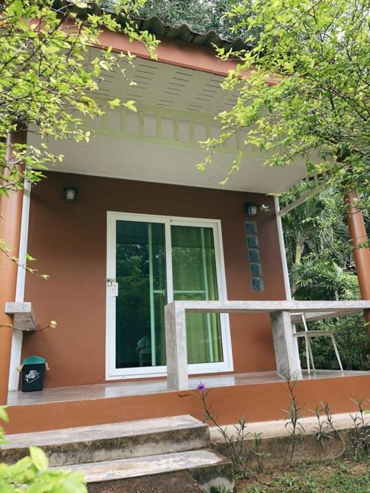 Najjamee Bungalows - Habitación Doble Con Baño Privado