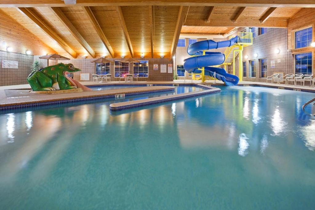 AmericInn Lodge and Suites Munising