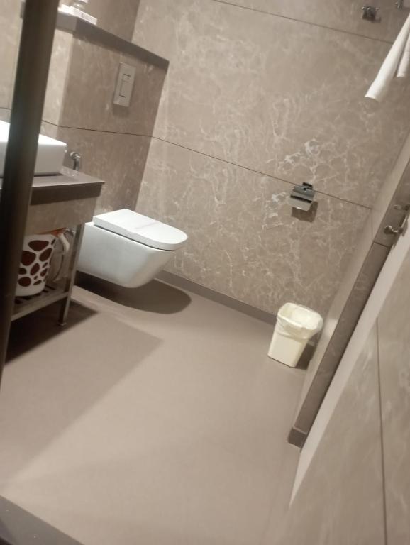 Koupelna v ubytování PUSHPAK HOTEL & CONVENTION