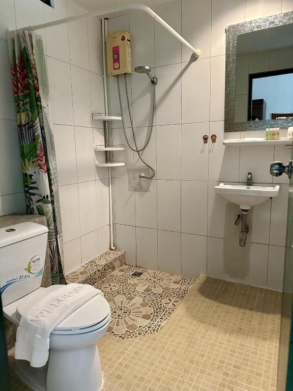 Koupelna v ubytování Kata Garden Resort SHA Extra Plus