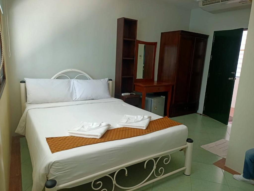 Postel nebo postele na pokoji v ubytování Kata Garden Resort SHA Extra Plus