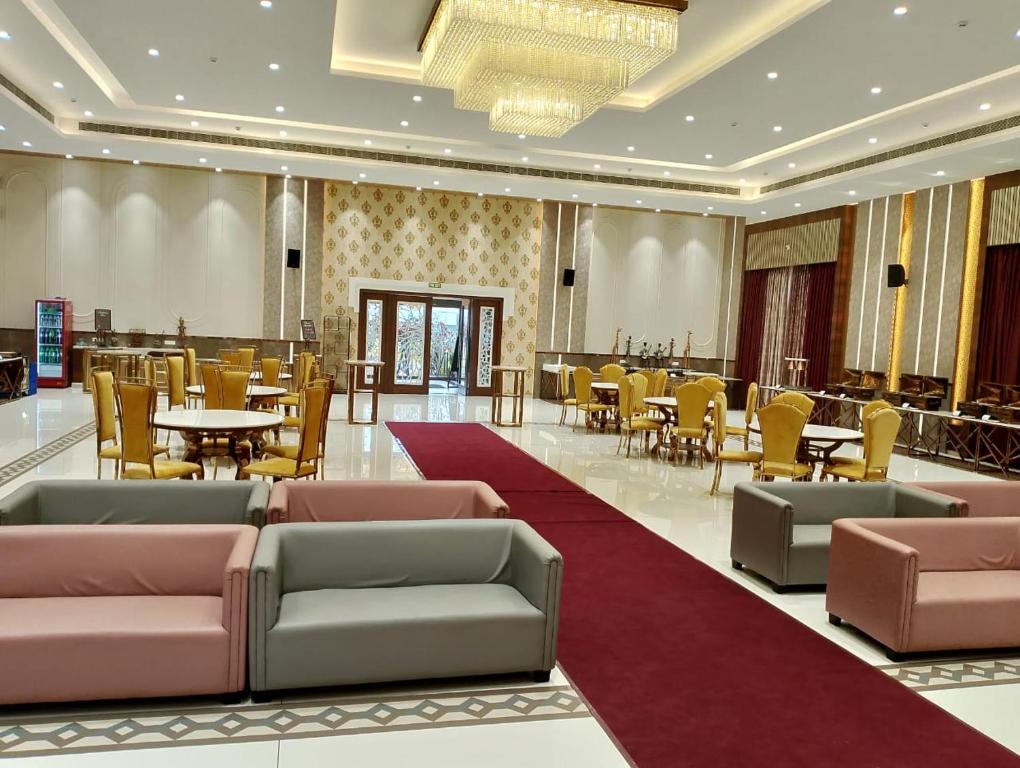 Posezení v ubytování PUSHPAK HOTEL & CONVENTION