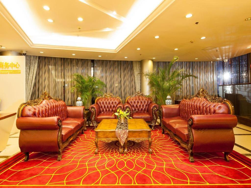 a waiting room with leather chairs and a table at Argyle International Airport Hotel Shanghai in Shanghai