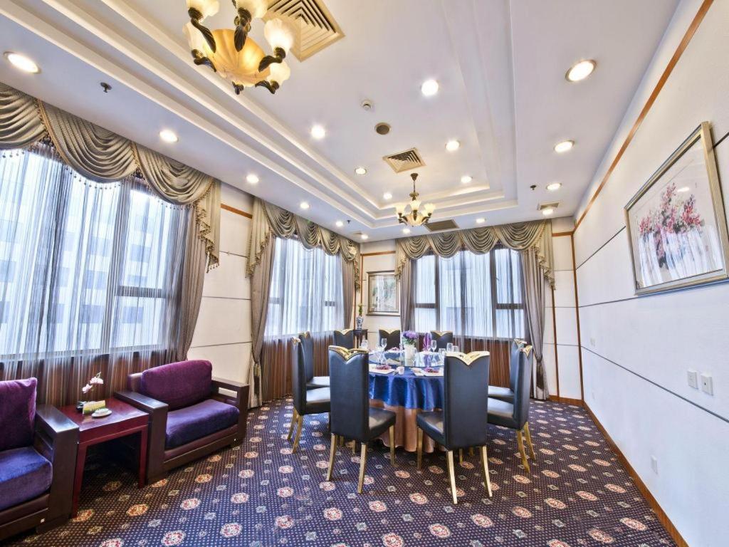 a dining room with a table and chairs at Argyle International Airport Hotel Shanghai in Shanghai
