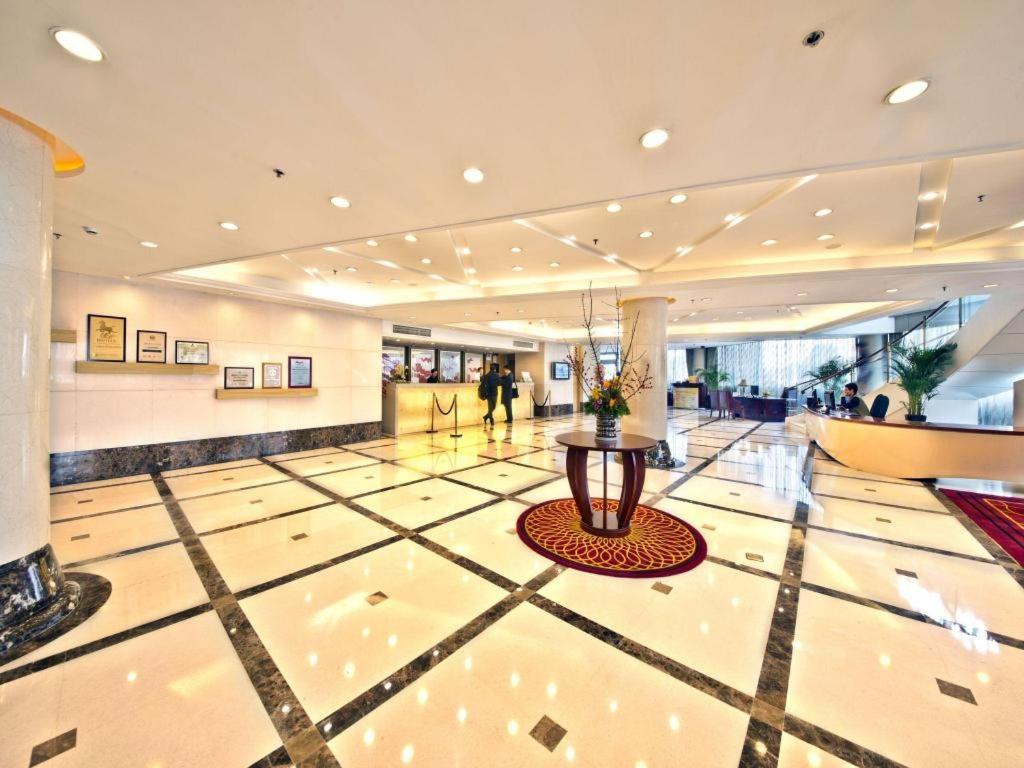 a lobby of a building with a large at Argyle International Airport Hotel Shanghai in Shanghai
