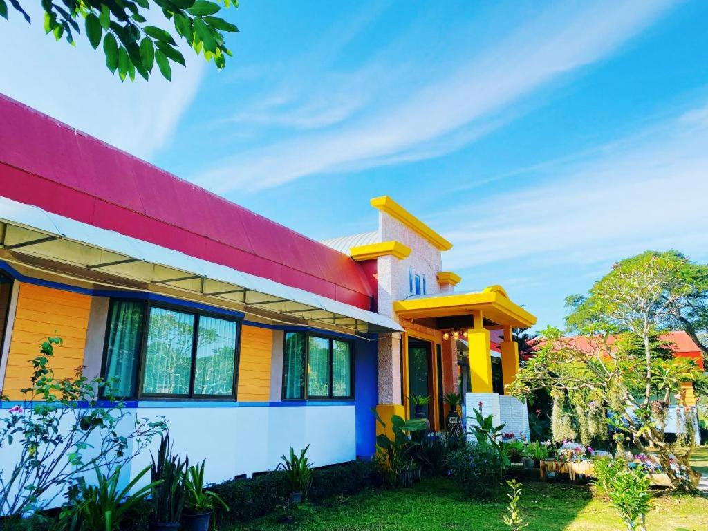 Taman di luar Chiang Khan Boutique Hotel